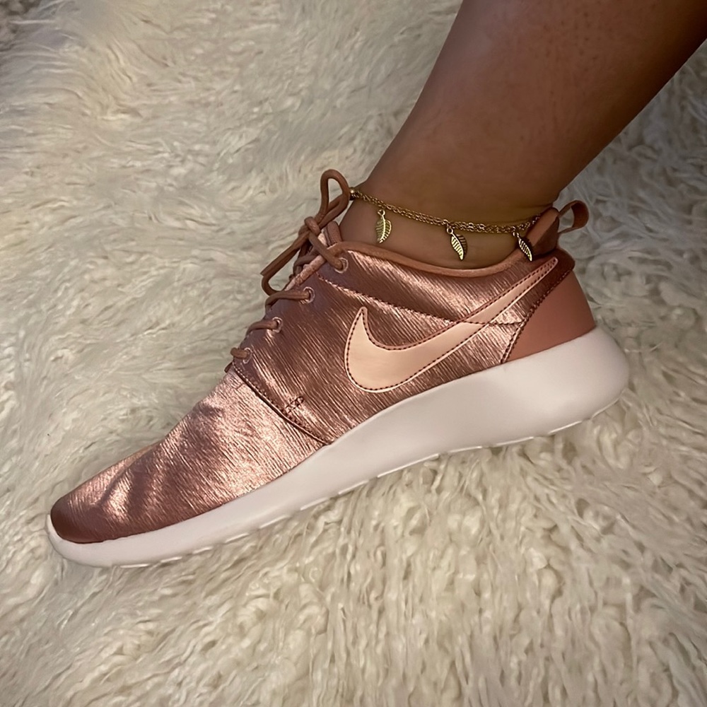 Nike Rust pink Roshe (brand new!)